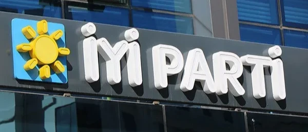 İYİ Parti Süleymanpaşa’da "Mobbing" Depremi: İlçe Başkanı Metin Gazioğlu ve Yönetimi İstifa Etti!